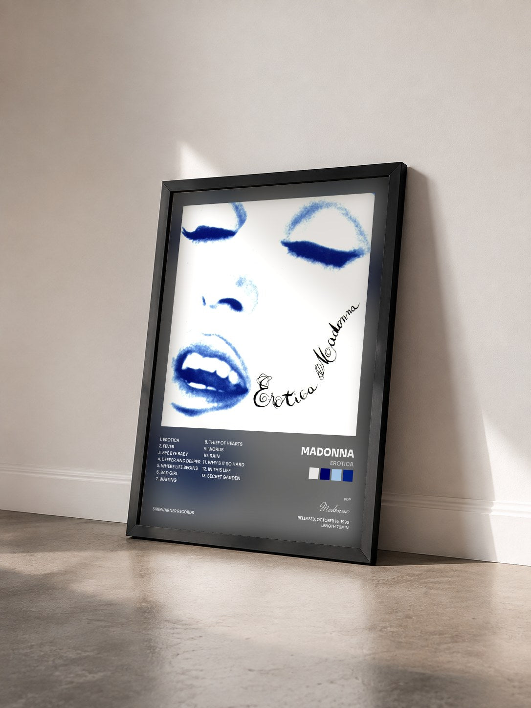 #noir Tableau de l'album Erotica de Madonna vu de trois quarts, cadre noir