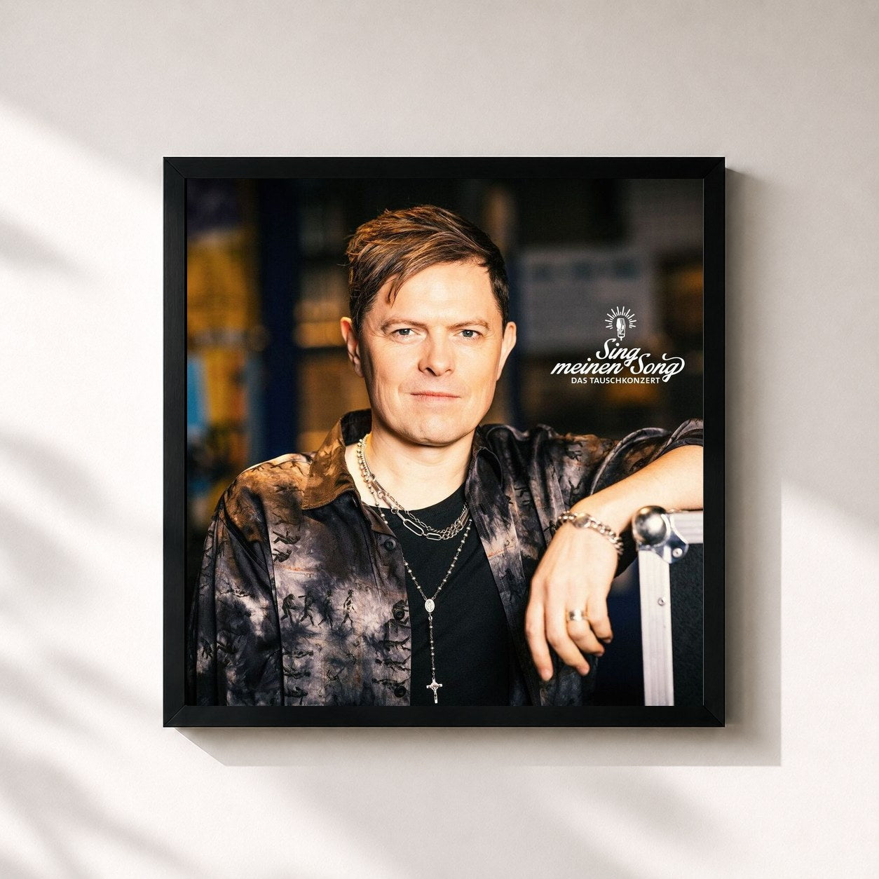 #noir Tableau carré de l'album Michael Patrick Kelly bei Sing meinen Song, Vol. 12 de Michael Patrick Kelly, cadre noir 32x32 cm