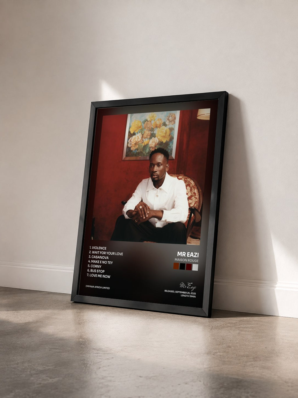 #noir Maison Rouge von Mr Eazi als gerahmter Kunstdruck von schräg gesehen, schwarzer Rahmen