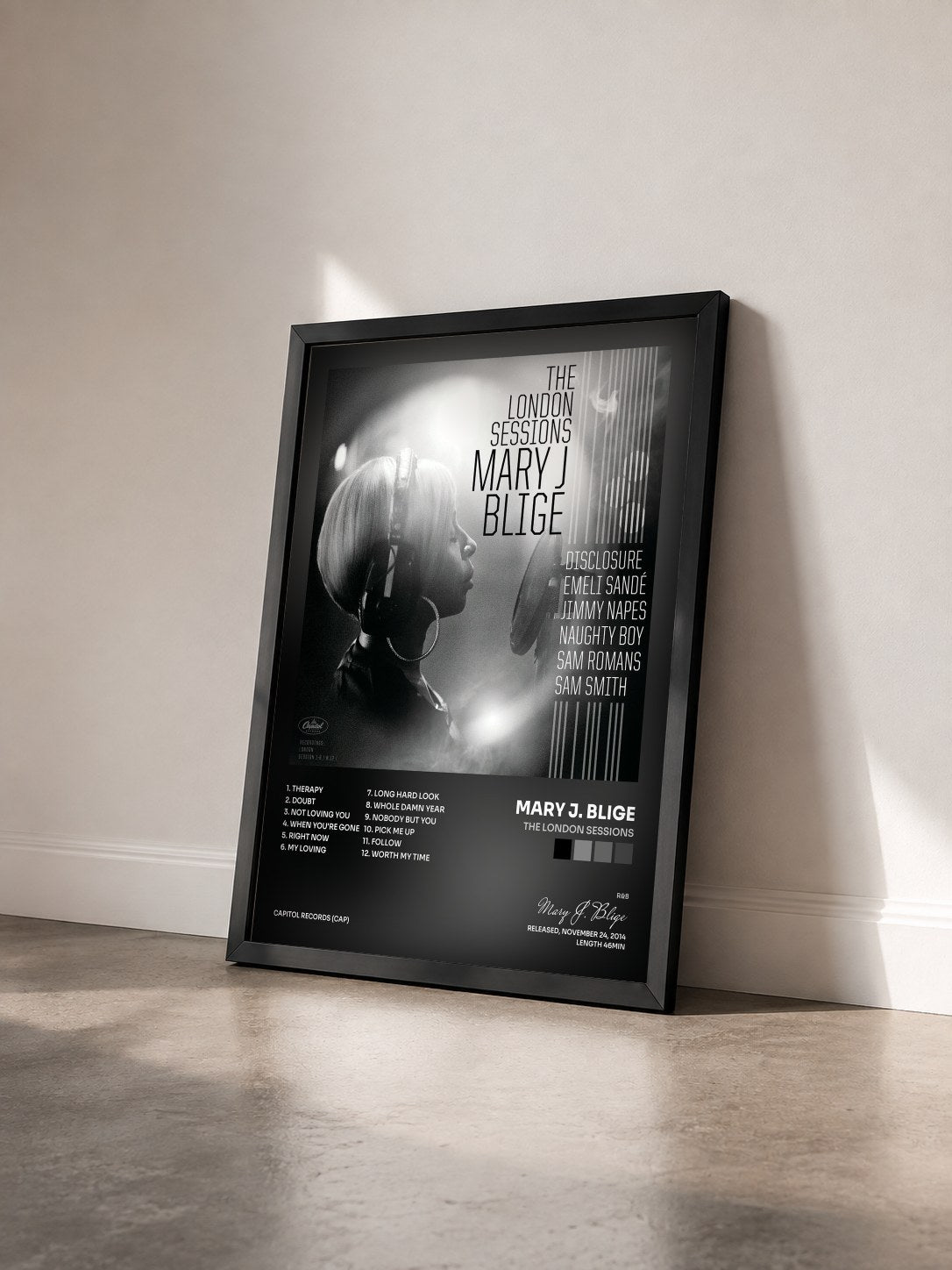 #noir The London Sessions von Mary J. Blige als gerahmter Kunstdruck von schräg gesehen, schwarzer Rahmen