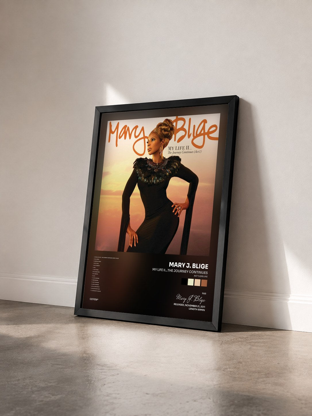 #noir My Life II...The Journey Continues (Act 1) (Deluxe) von Mary J. Blige als gerahmter Kunstdruck von schräg gesehen, schwarzer Rahmen