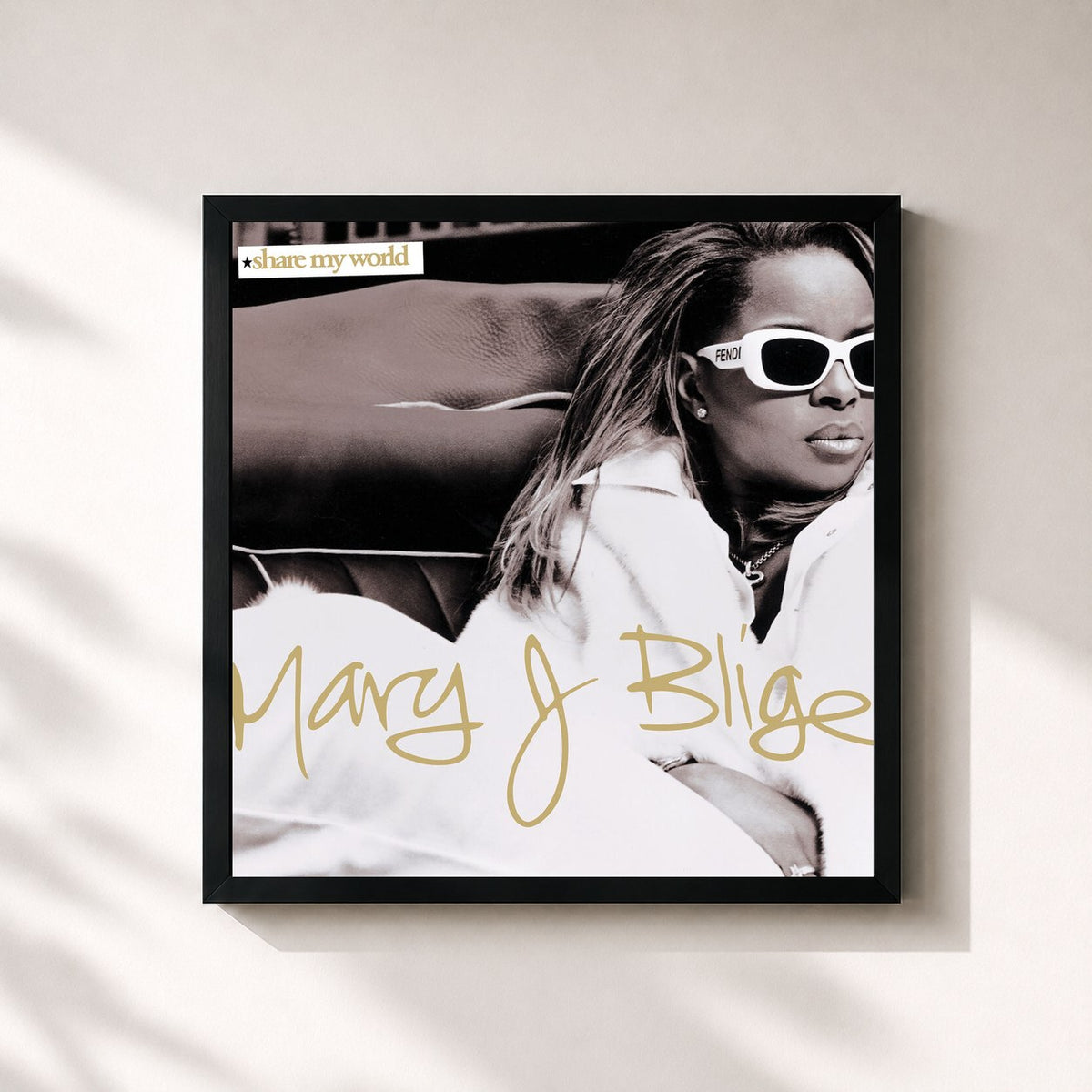 #noir Share My World von Mary J. Blige als quadratischer Kunstdruck, schwarzer Rahmen 32x32 cm