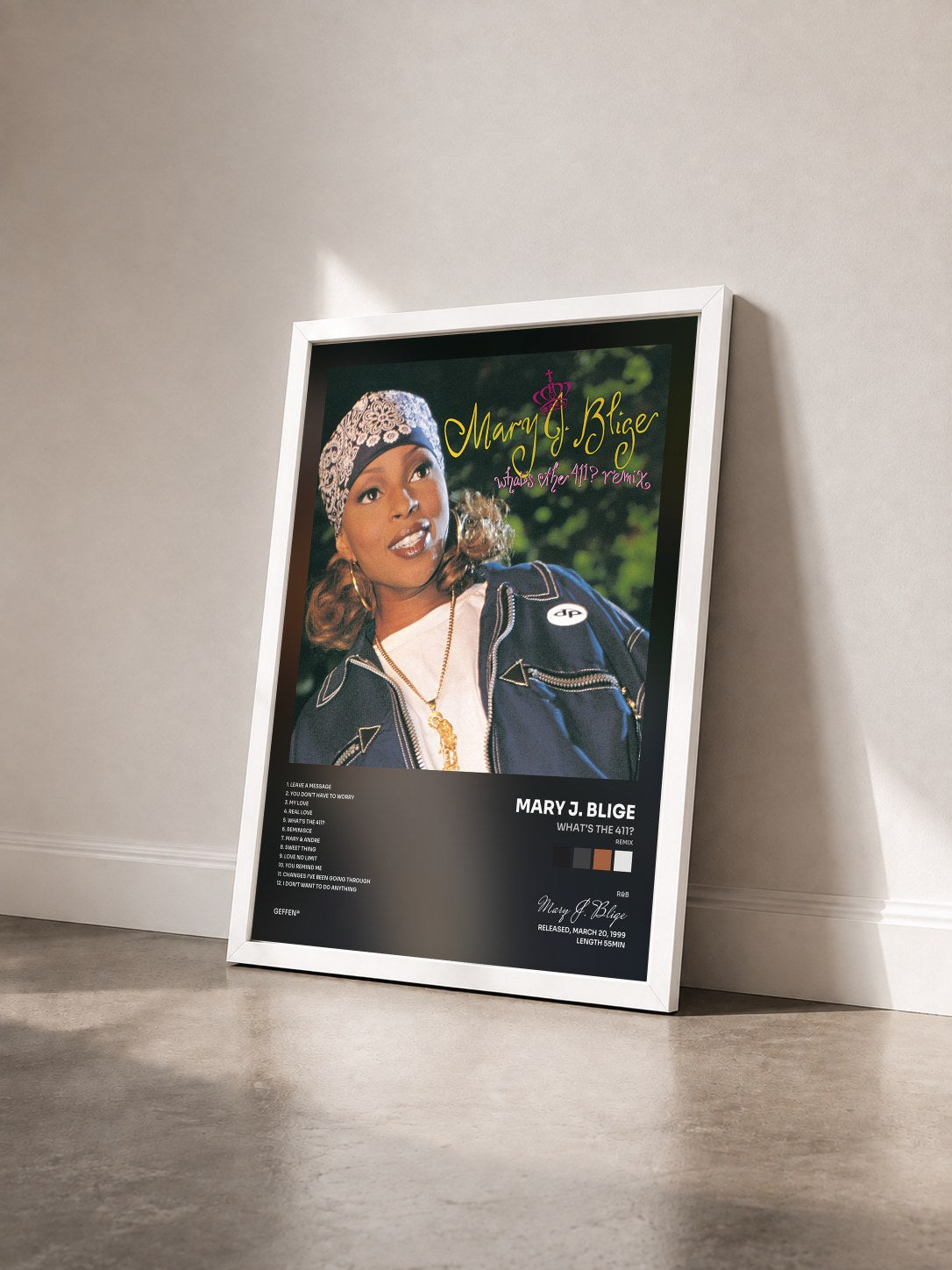 #blanc What's The 411? (Remix) von Mary J. Blige als gerahmter Kunstdruck von schräg gesehen, weißer Rahmen