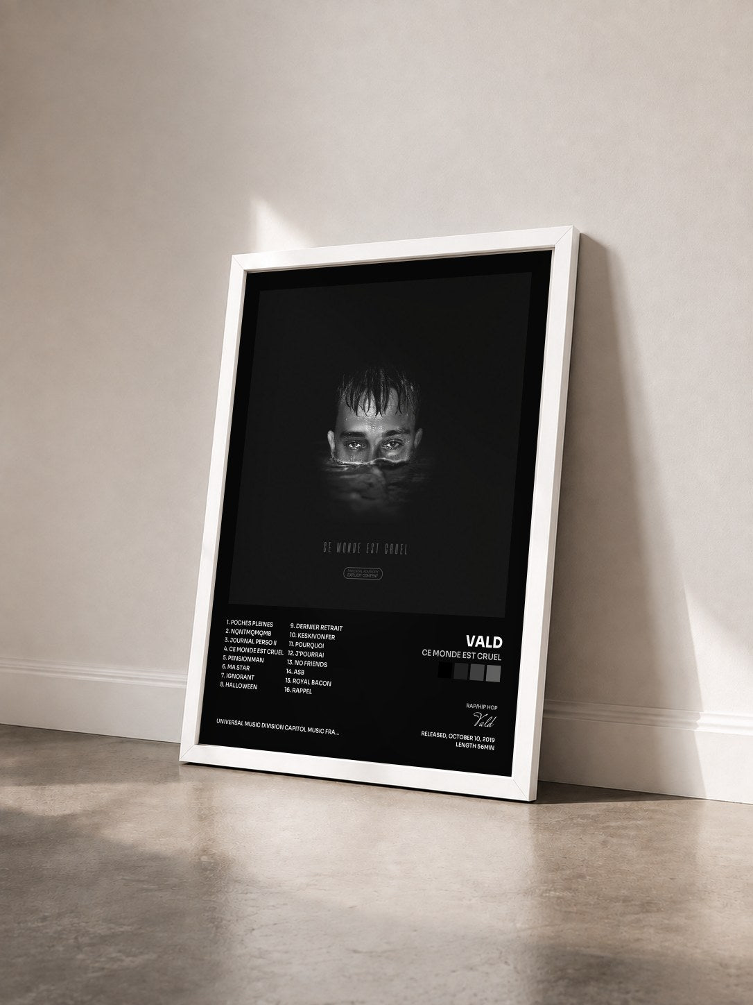 #blanc Tableau de l'album Ce monde est cruel de Vald vu de trois quarts, cadre blanc