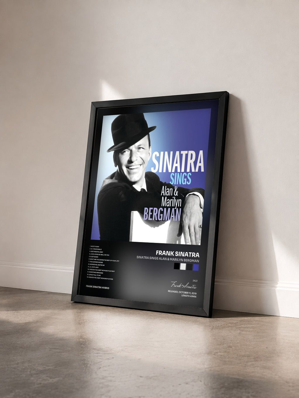 #noir Sinatra Sings Alan & Marilyn Bergman von Frank Sinatra als gerahmter Kunstdruck von schräg gesehen, schwarzer Rahmen