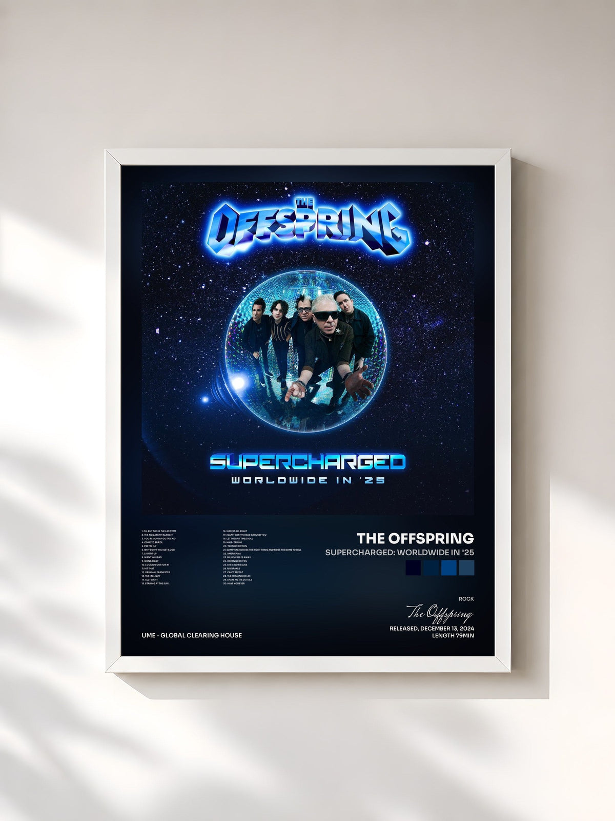 #blanc Tableau de l'album SUPERCHARGED: WORLDWIDE IN '25 de The Offspring, cadre blanc, imprimé et encadré en France