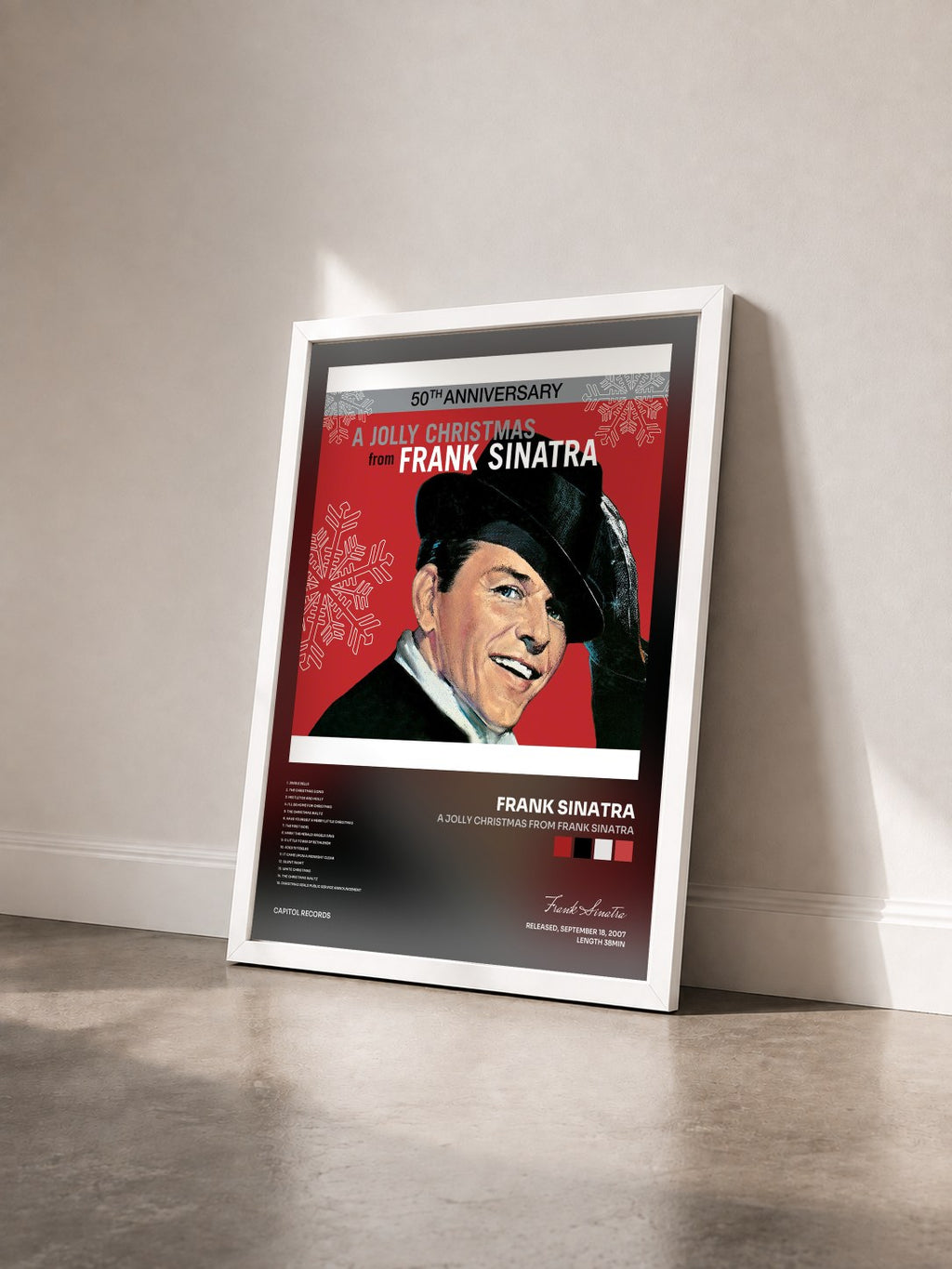 #blanc A Jolly Christmas From Frank Sinatra di Frank Sinatra in stampa incorniciata vista di tre quarti, cornice bianca