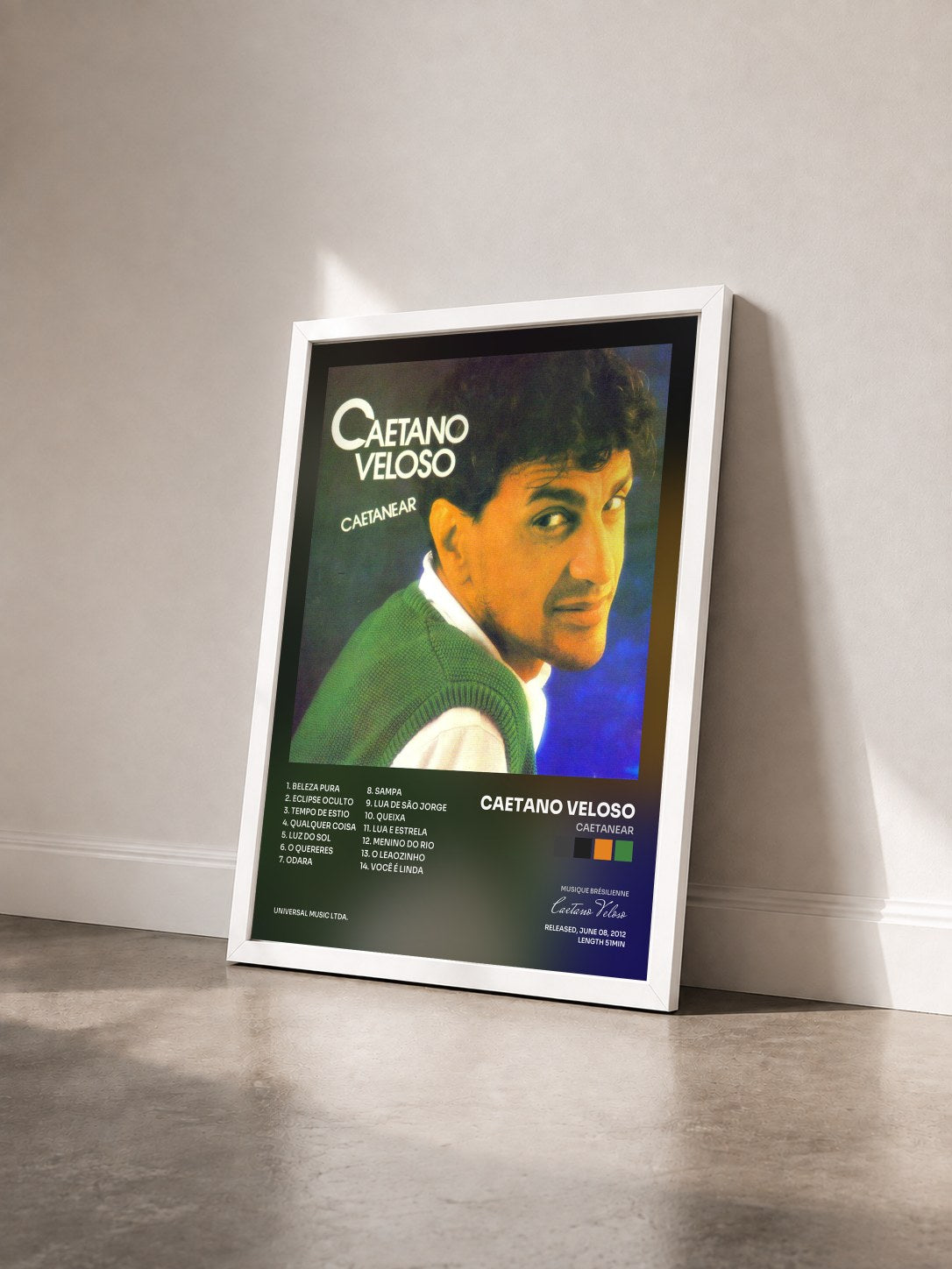 #blanc Tableau de l'album Caetanear de Caetano Veloso vu de trois quarts, cadre blanc