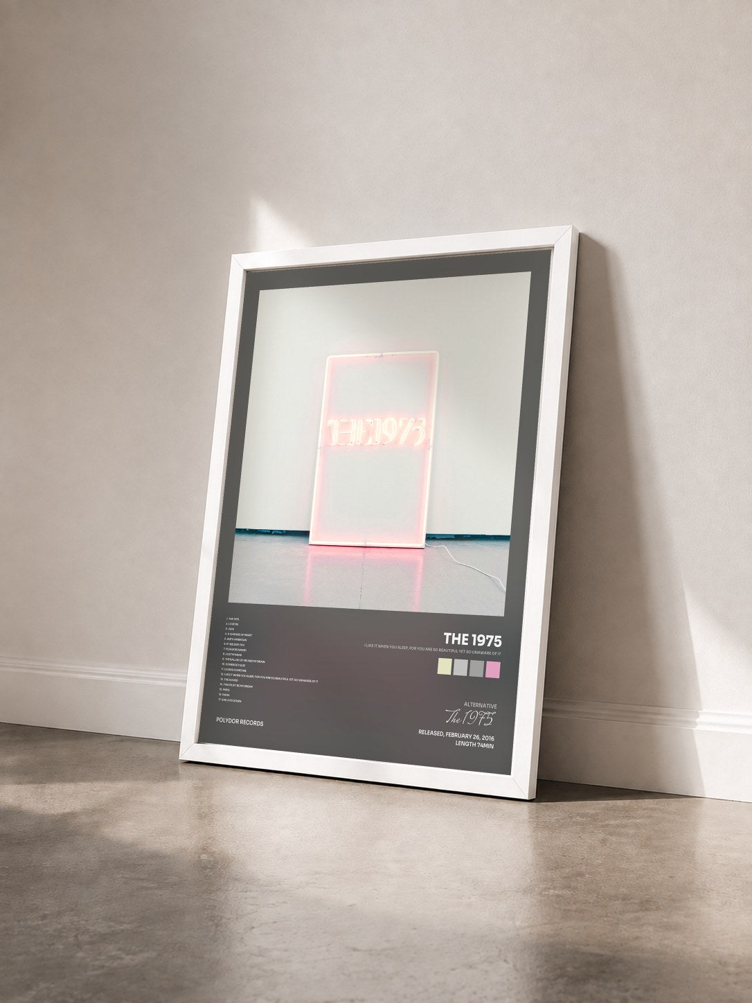 #blanc Tableau de l'album I like it when you sleep, for you are so beautiful yet so unaware of it de The 1975 vu de trois quarts, cadre blanc