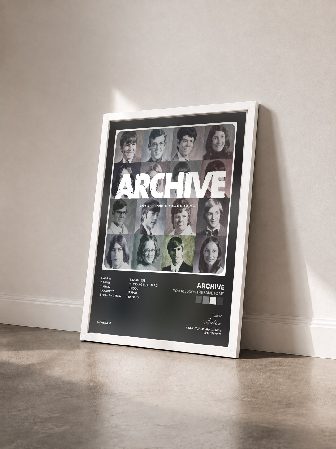 #blanc Tableau de l'album You All Look the Same to Me de Archive vu de trois quarts, cadre blanc