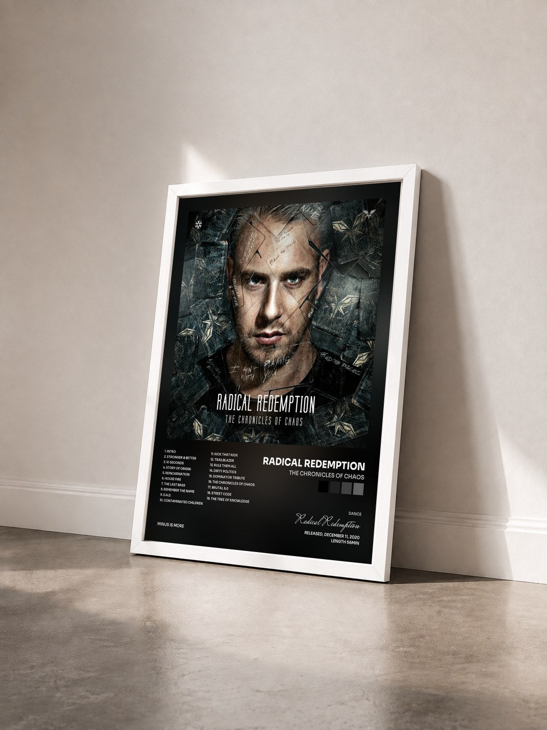 #blanc Tableau de l'album The Chronicles Of Chaos de Radical Redemption vu de trois quarts, cadre blanc