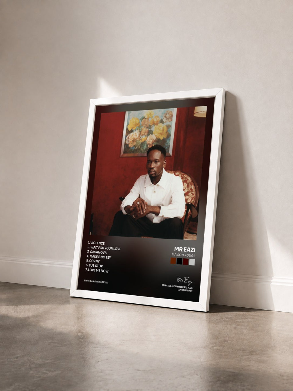 #blanc Maison Rouge von Mr Eazi als gerahmter Kunstdruck von schräg gesehen, weißer Rahmen