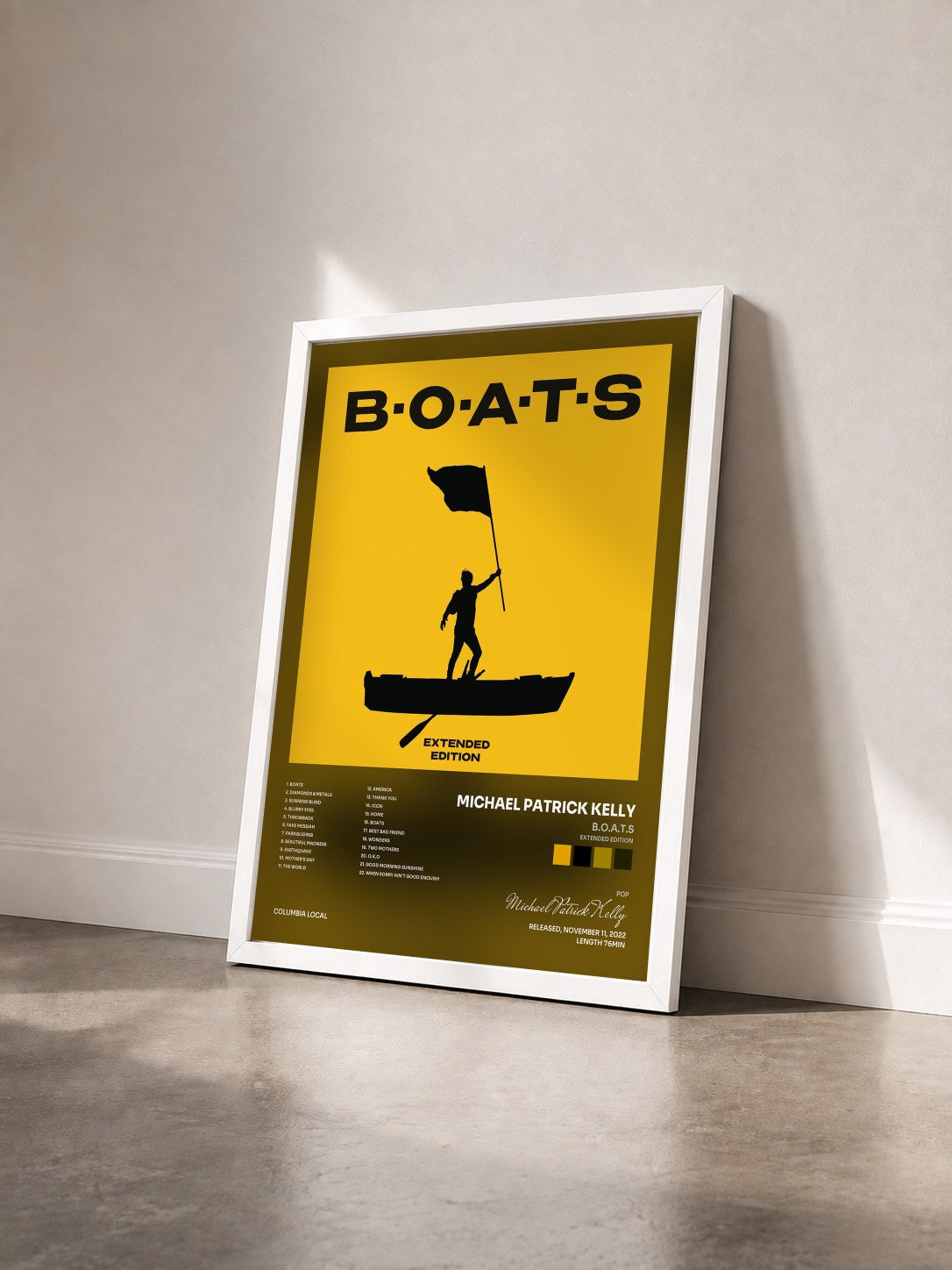 #blanc Tableau de l'album B.O.A.T.S (Extended Edition) de Michael Patrick Kelly vu de trois quarts, cadre blanc