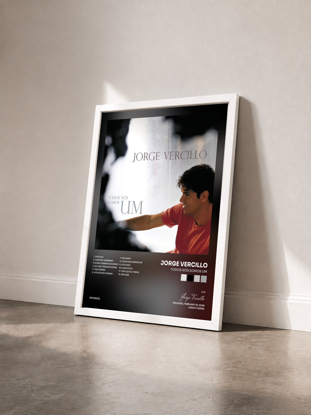 #blanc Tableau de l'album Todos Nós Somos Um de Jorge Vercillo vu de trois quarts, cadre blanc