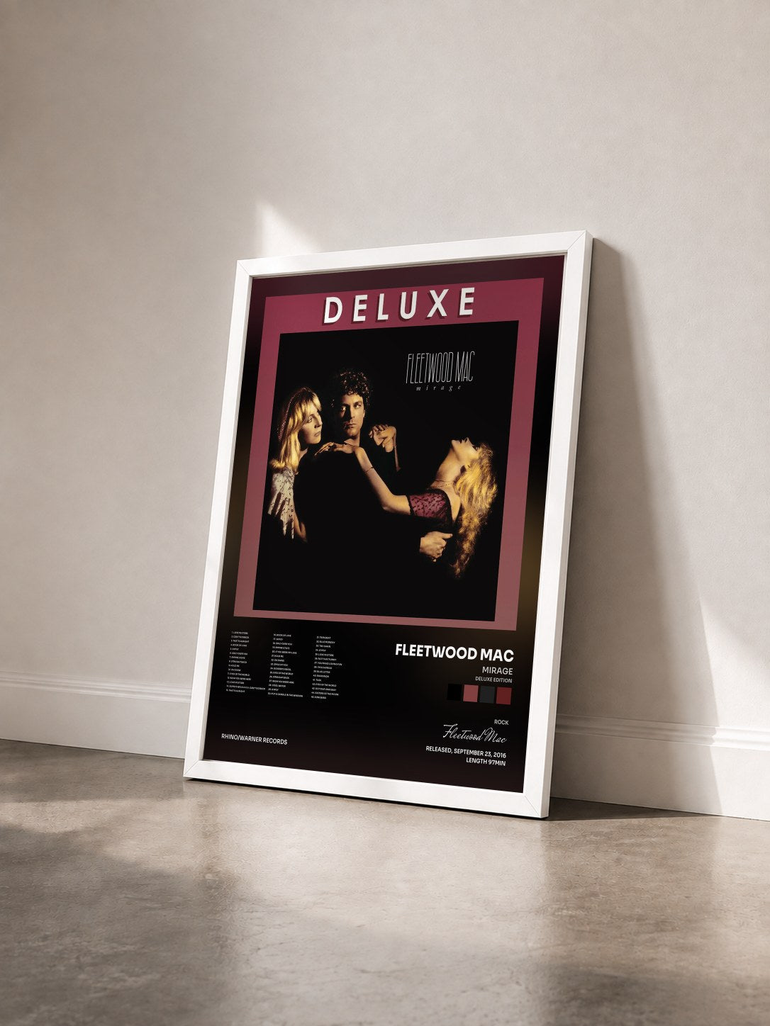 #blanc Mirage (Deluxe Edition) von Fleetwood Mac als gerahmter Kunstdruck von schräg gesehen, weißer Rahmen