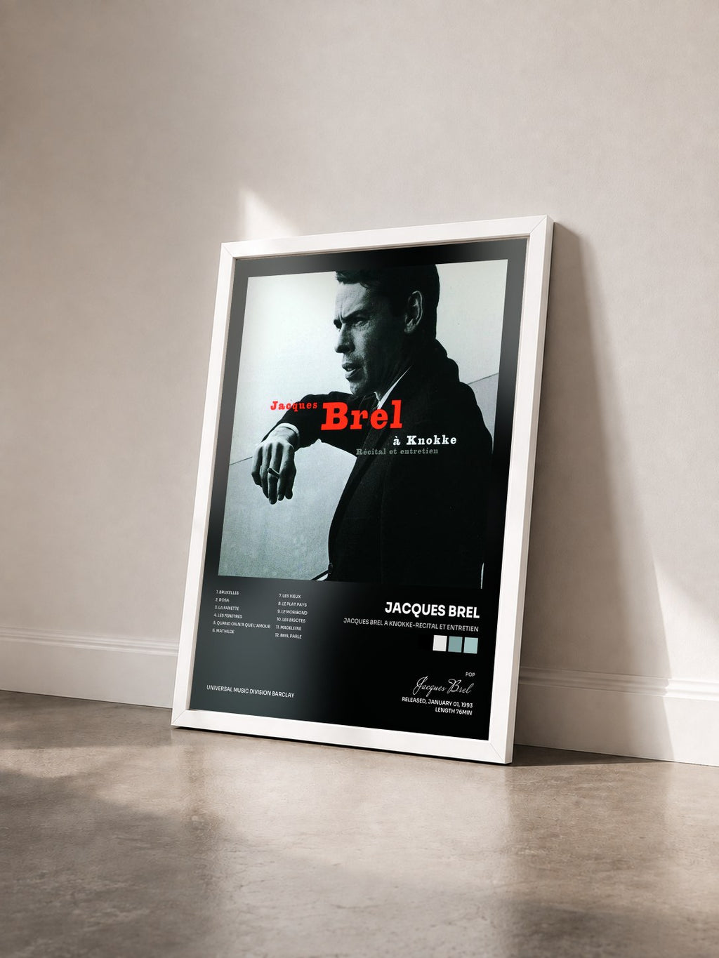 #blanc Jacques Brel A Knokke-Recital Et Entretien von Jacques Brel als gerahmter Kunstdruck von schräg gesehen, weißer Rahmen