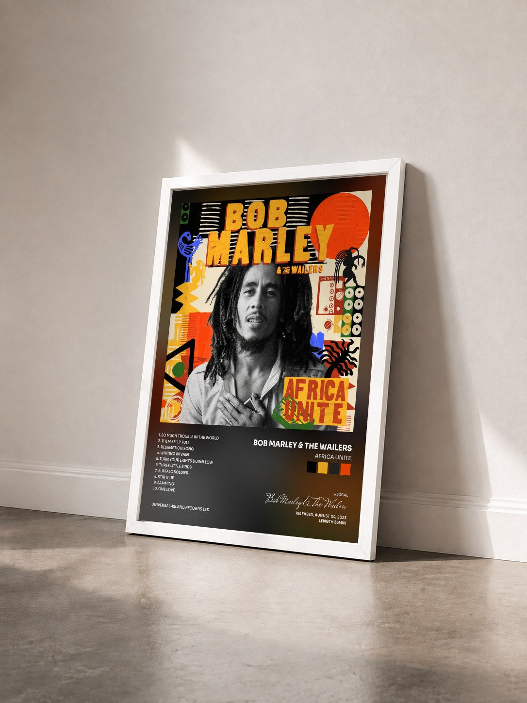 #blanc Tableau de l'album Africa Unite de Bob Marley & The Wailers vu de trois quarts, cadre blanc