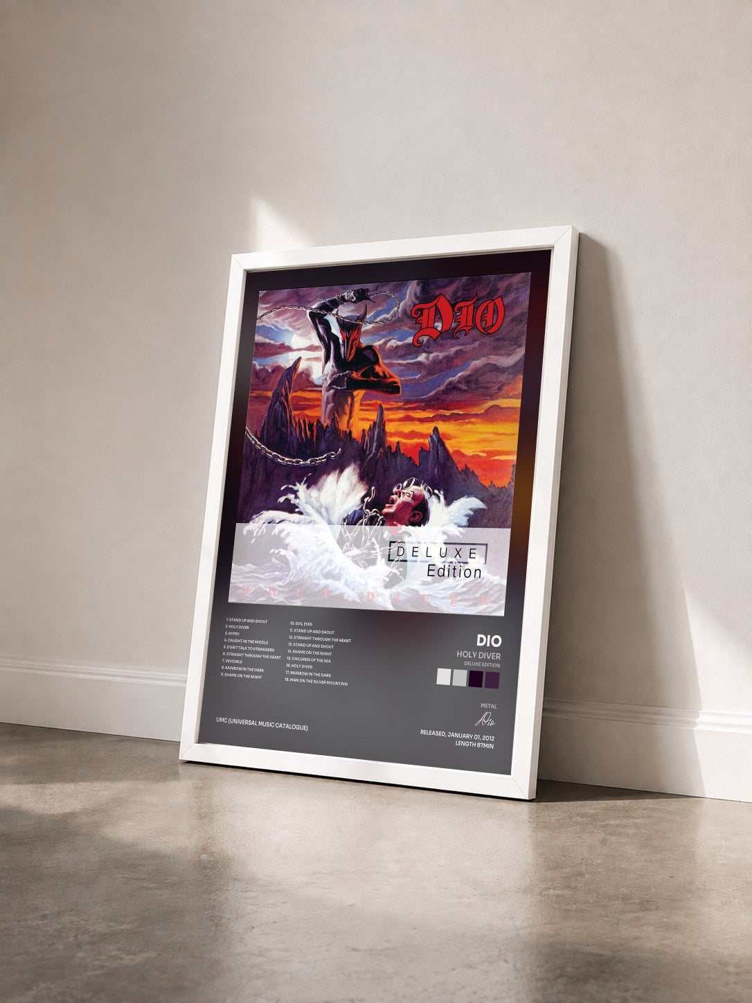 #blanc Tableau de l'album Holy Diver (Deluxe Edition) de Dio vu de trois quarts, cadre blanc