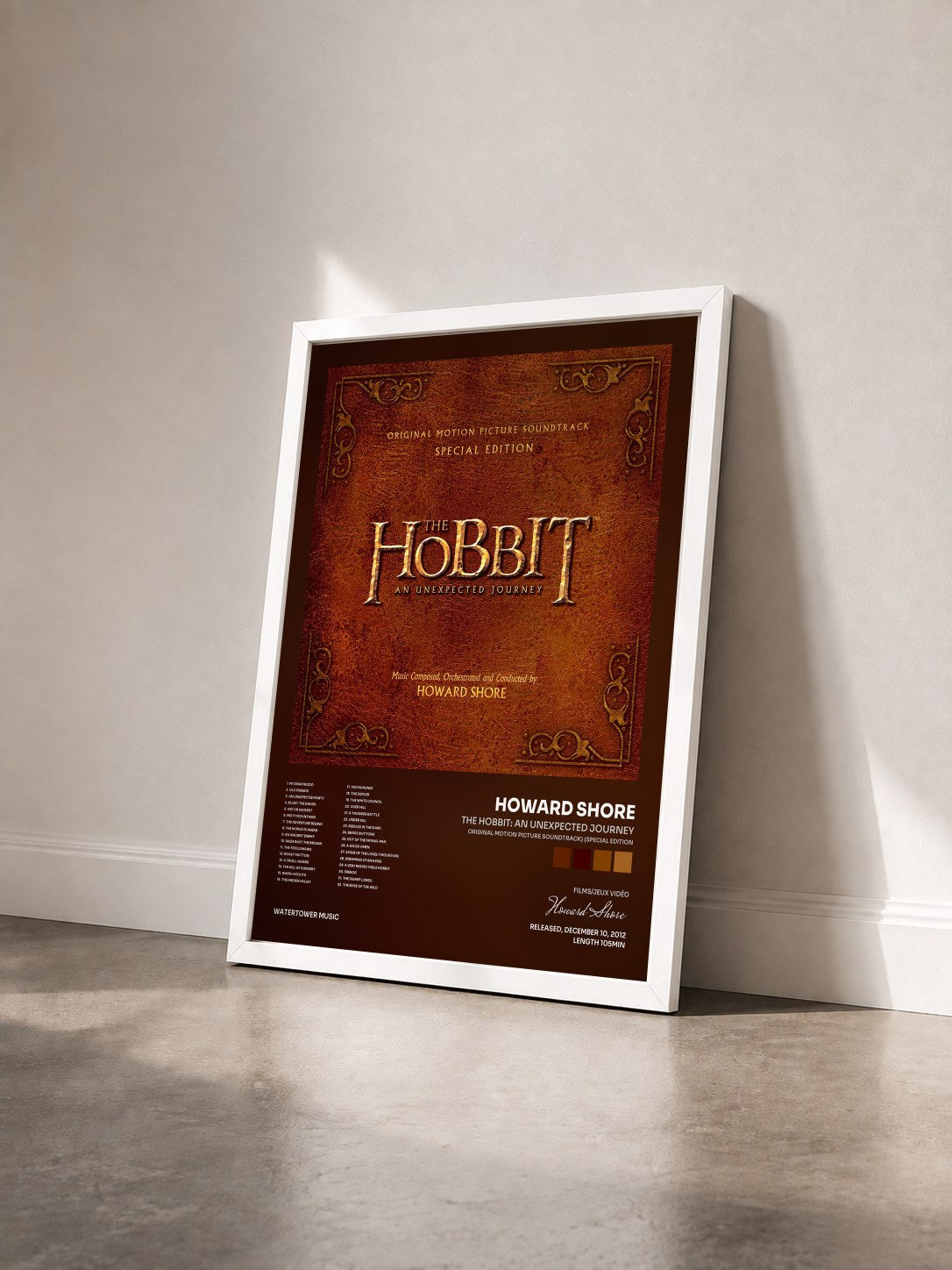 #blanc Tableau de l'album The Hobbit: An Unexpected Journey (Original Motion Picture Soundtrack) (Special Edition) de Howard Shore vu de trois quarts, cadre blanc