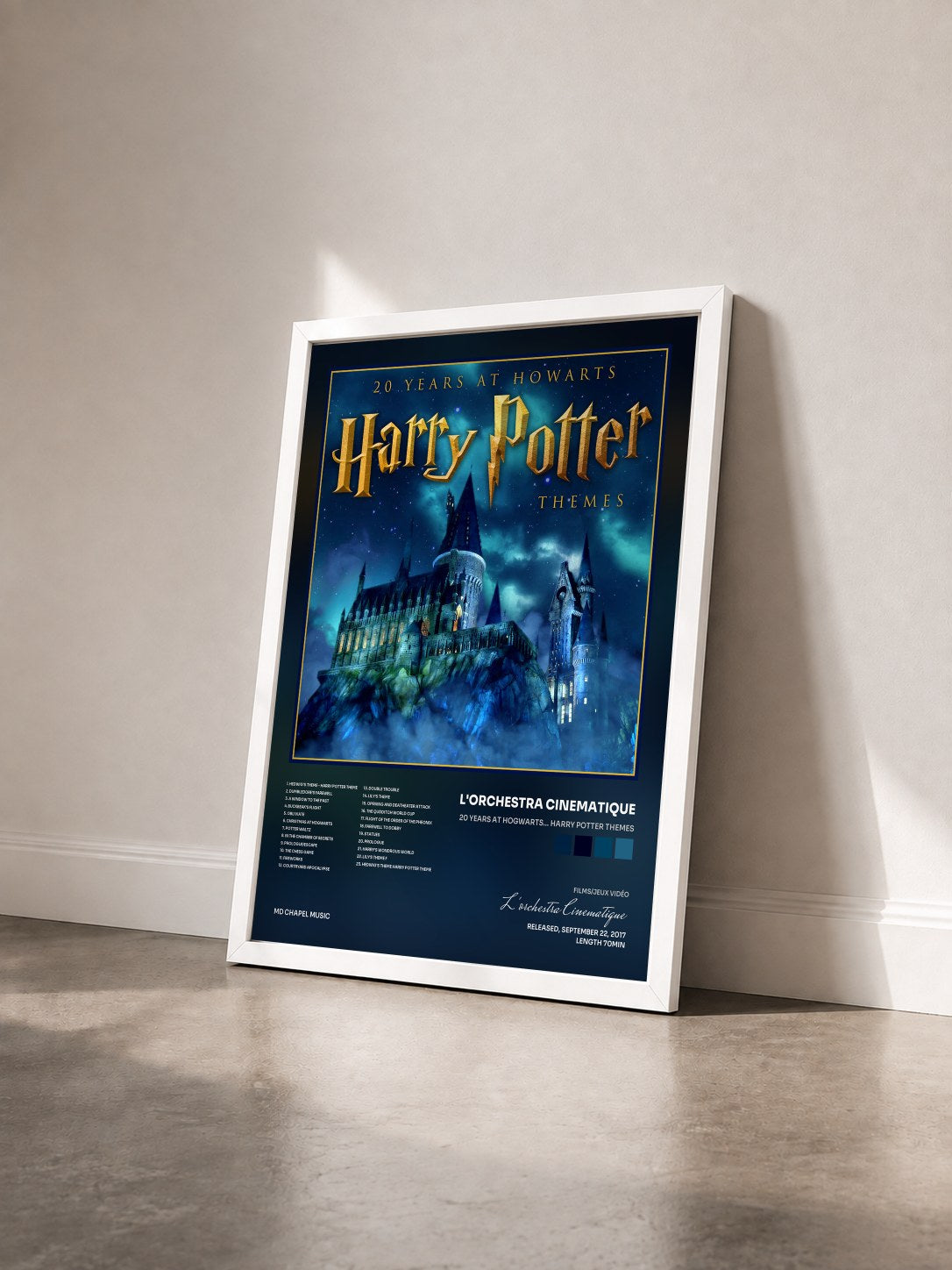 #blanc Tableau de l'album 20 Years at Hogwarts… Harry Potter Themes de L'orchestra Cinematique vu de trois quarts, cadre blanc