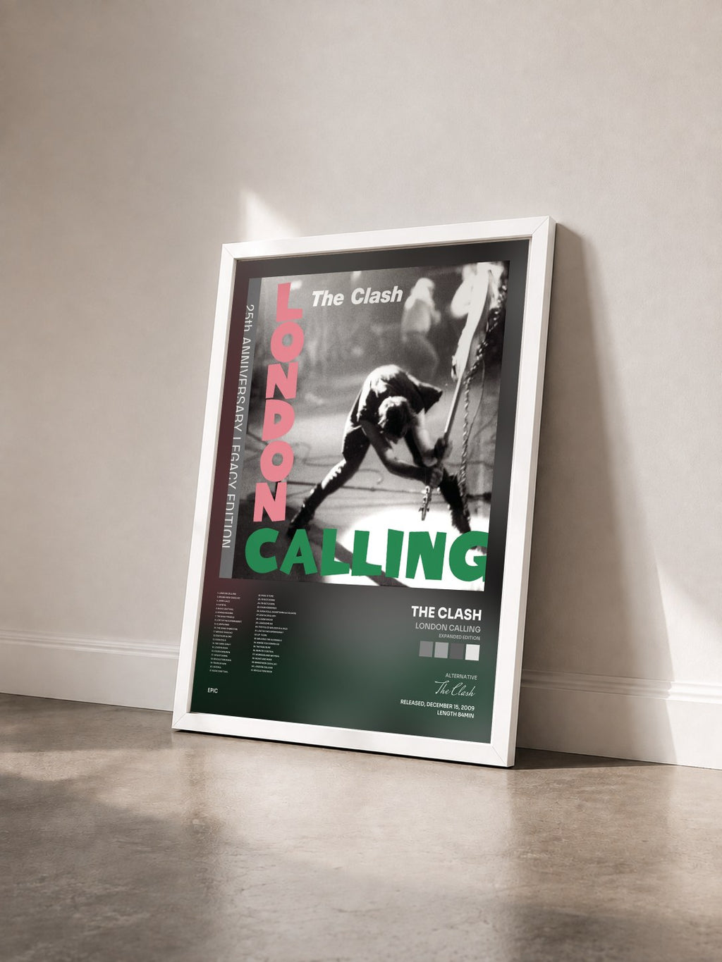 #blanc London Calling (Expanded Edition) di The Clash in stampa incorniciata vista di tre quarti, cornice bianca