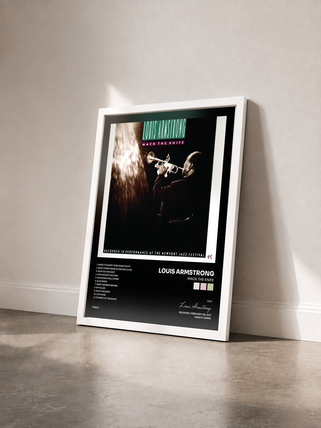 #blanc Tableau de l'album Mack The Knife de Louis Armstrong vu de trois quarts, cadre blanc