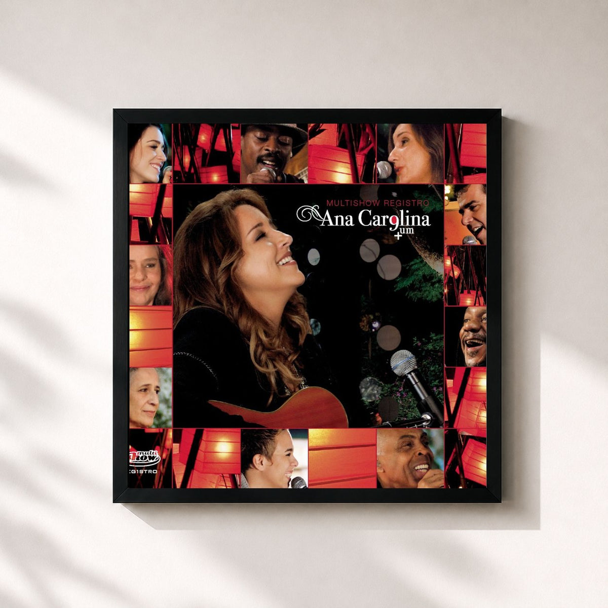 #noir Tableau carré de l'album Ana Car9lina+um de Ana Carolina, cadre noir 32x32 cm