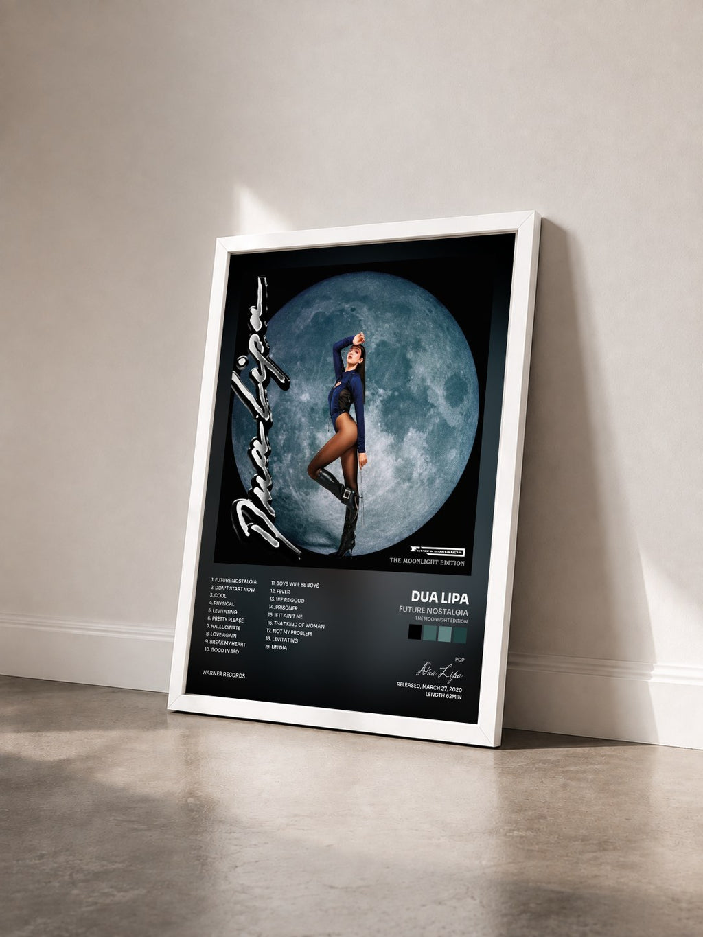 #blanc Tableau de l'album Future Nostalgia (The Moonlight Edition) de Dua Lipa vu de trois quarts, cadre blanc
