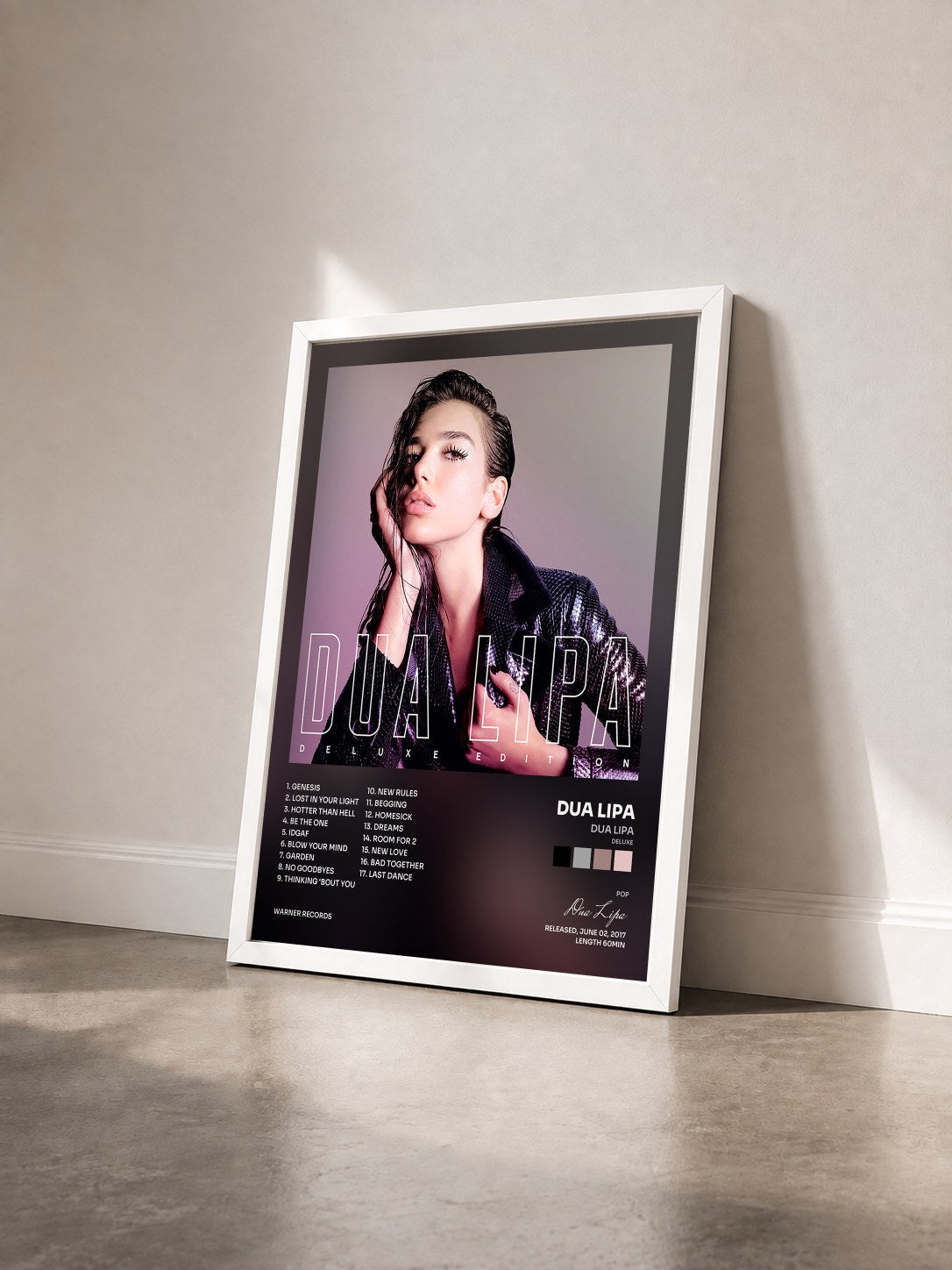 #blanc Tableau de l'album Dua Lipa (Deluxe) de Dua Lipa vu de trois quarts, cadre blanc