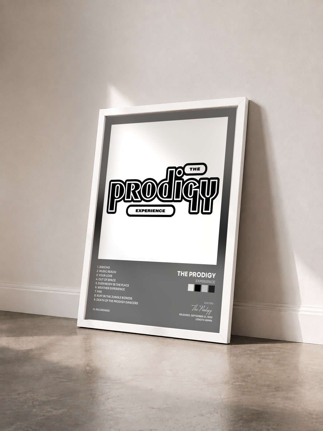 #blanc Tableau de l'album Experience de The Prodigy vu de trois quarts, cadre blanc