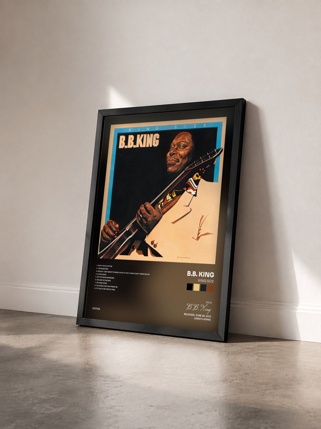 #noir King Size de B.B. King en lámina enmarcada vista de tres cuartos, marco negro