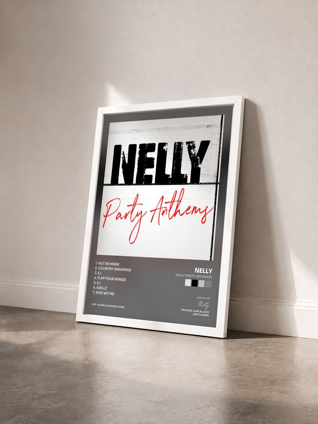 #blanc Nelly Party Anthems di Nelly in stampa incorniciata vista di tre quarti, cornice bianca