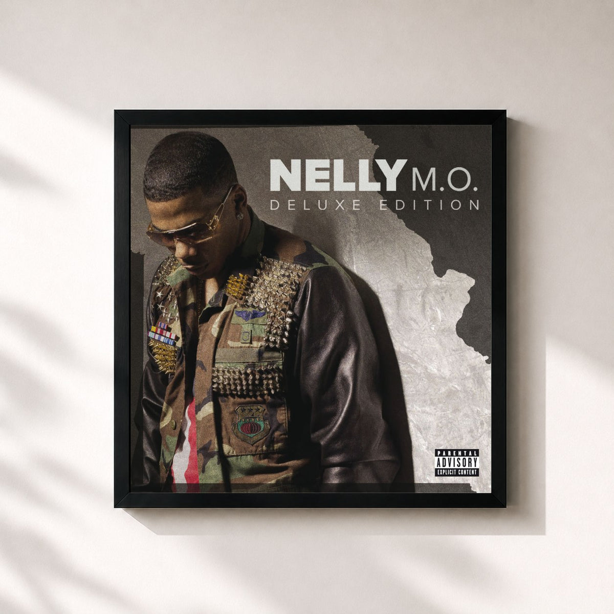 #noir M.O. (Deluxe Edition) di Nelly in stampa quadrata incorniciata, cornice nera 32x32 cm