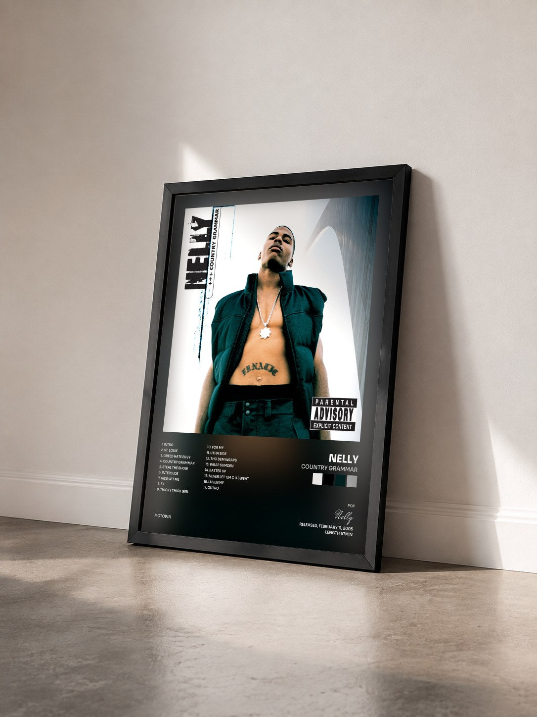 #noir Country Grammar di Nelly in stampa incorniciata vista di tre quarti, cornice nera