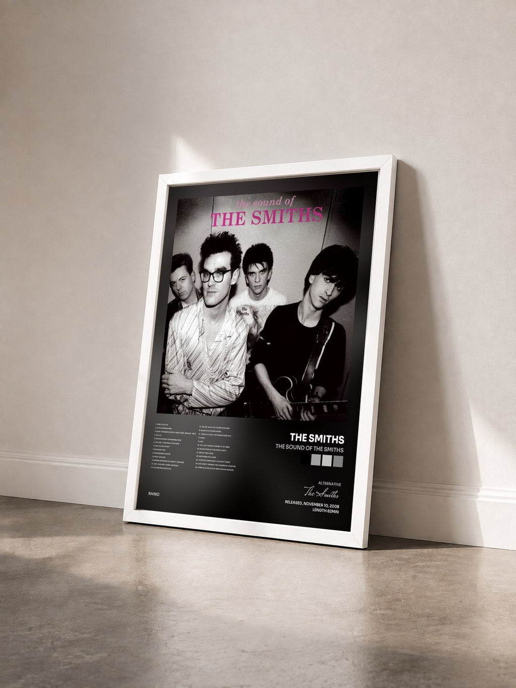 #blanc The Sound Of The Smiths von The Smiths als gerahmter Kunstdruck von schräg gesehen, weißer Rahmen