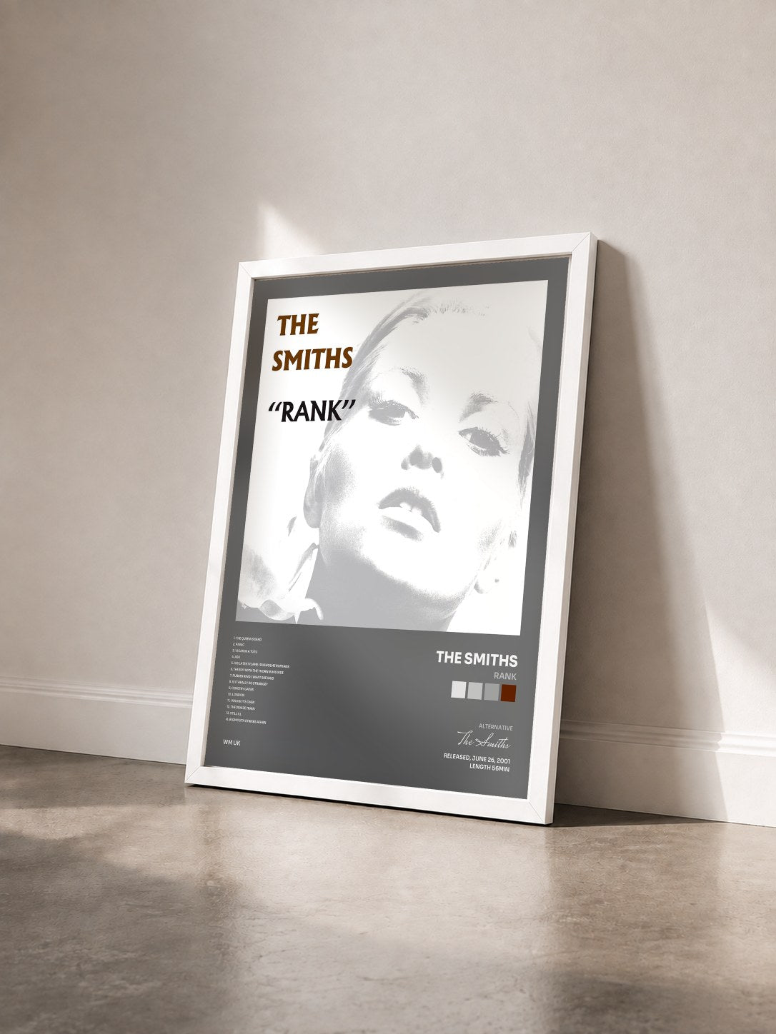 #blanc Rank von The Smiths als gerahmter Kunstdruck von schräg gesehen, weißer Rahmen