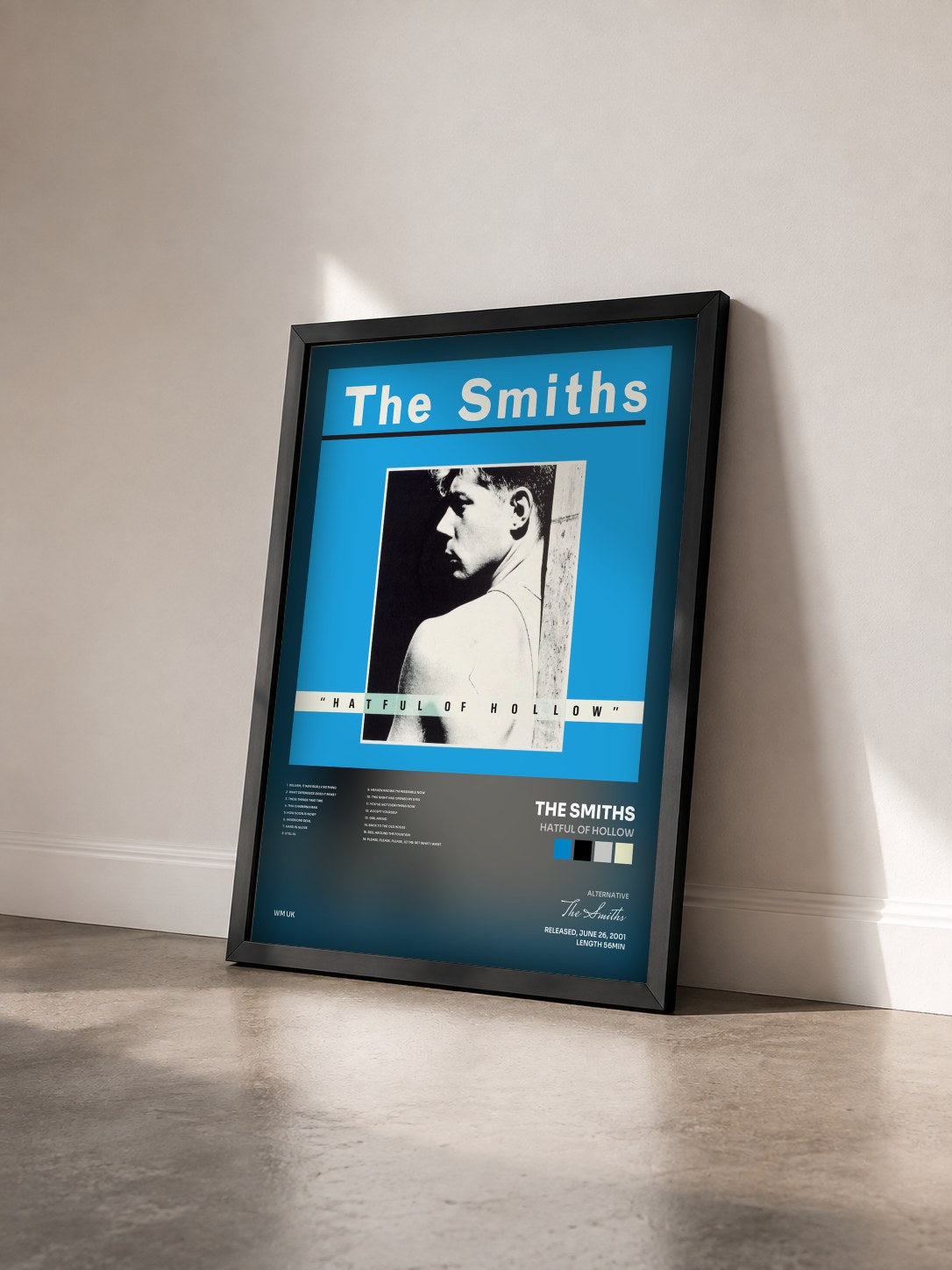 #noir Hatful of Hollow von The Smiths als gerahmter Kunstdruck von schräg gesehen, schwarzer Rahmen