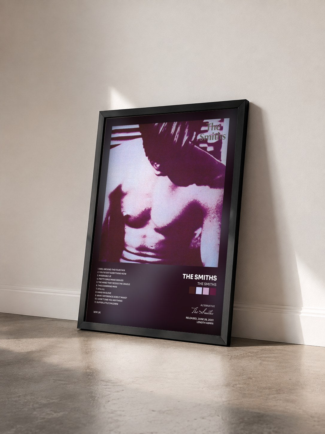 #noir The Smiths von The Smiths als gerahmter Kunstdruck von schräg gesehen, schwarzer Rahmen