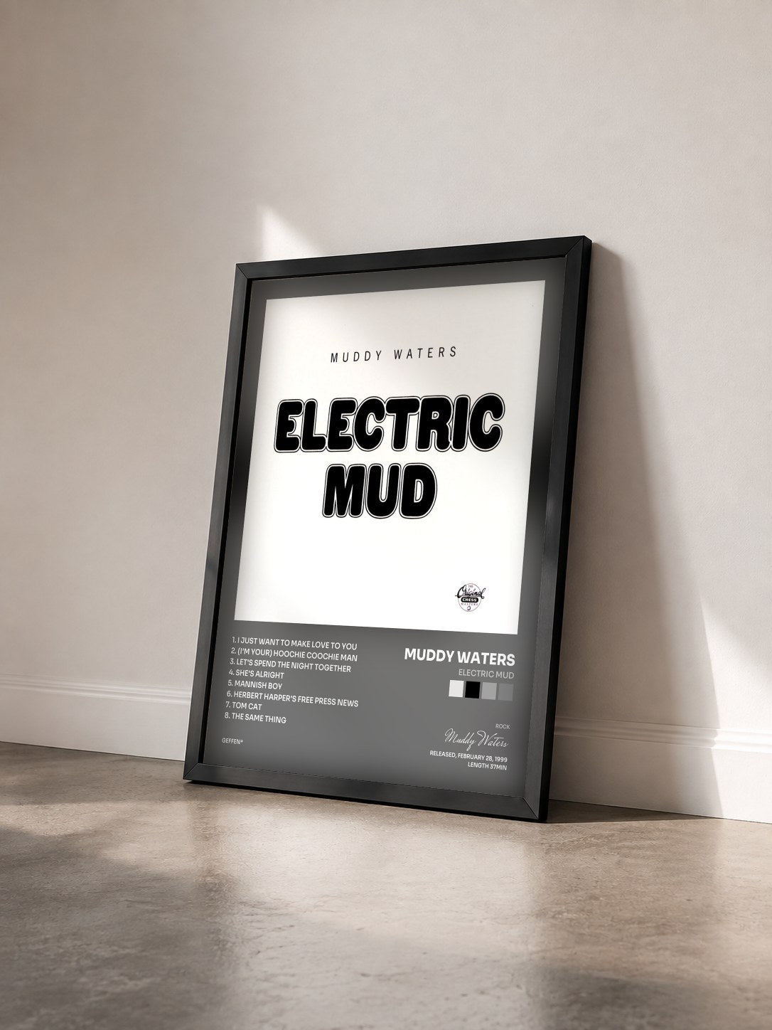 #noir Electric Mud di Muddy Waters in stampa incorniciata vista di tre quarti, cornice nera