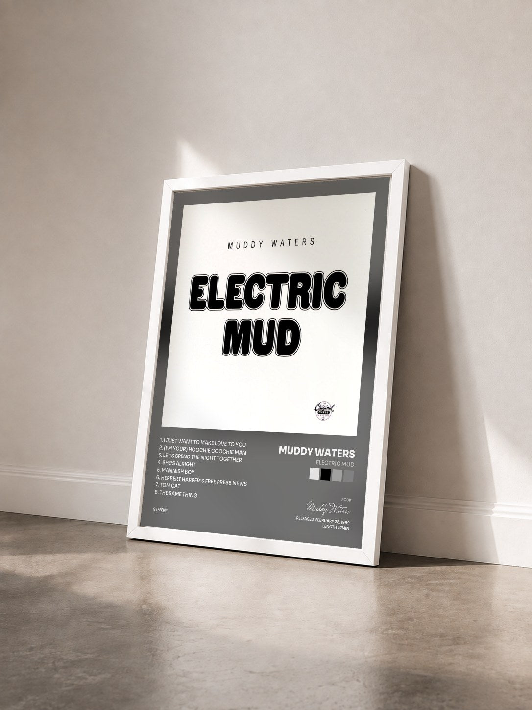 #blanc Electric Mud di Muddy Waters in stampa incorniciata vista di tre quarti, cornice bianca