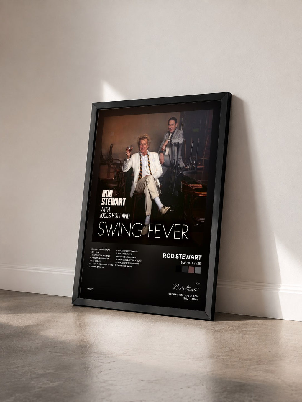 #noir Tableau de l'album Swing Fever de Rod Stewart vu de trois quarts, cadre noir