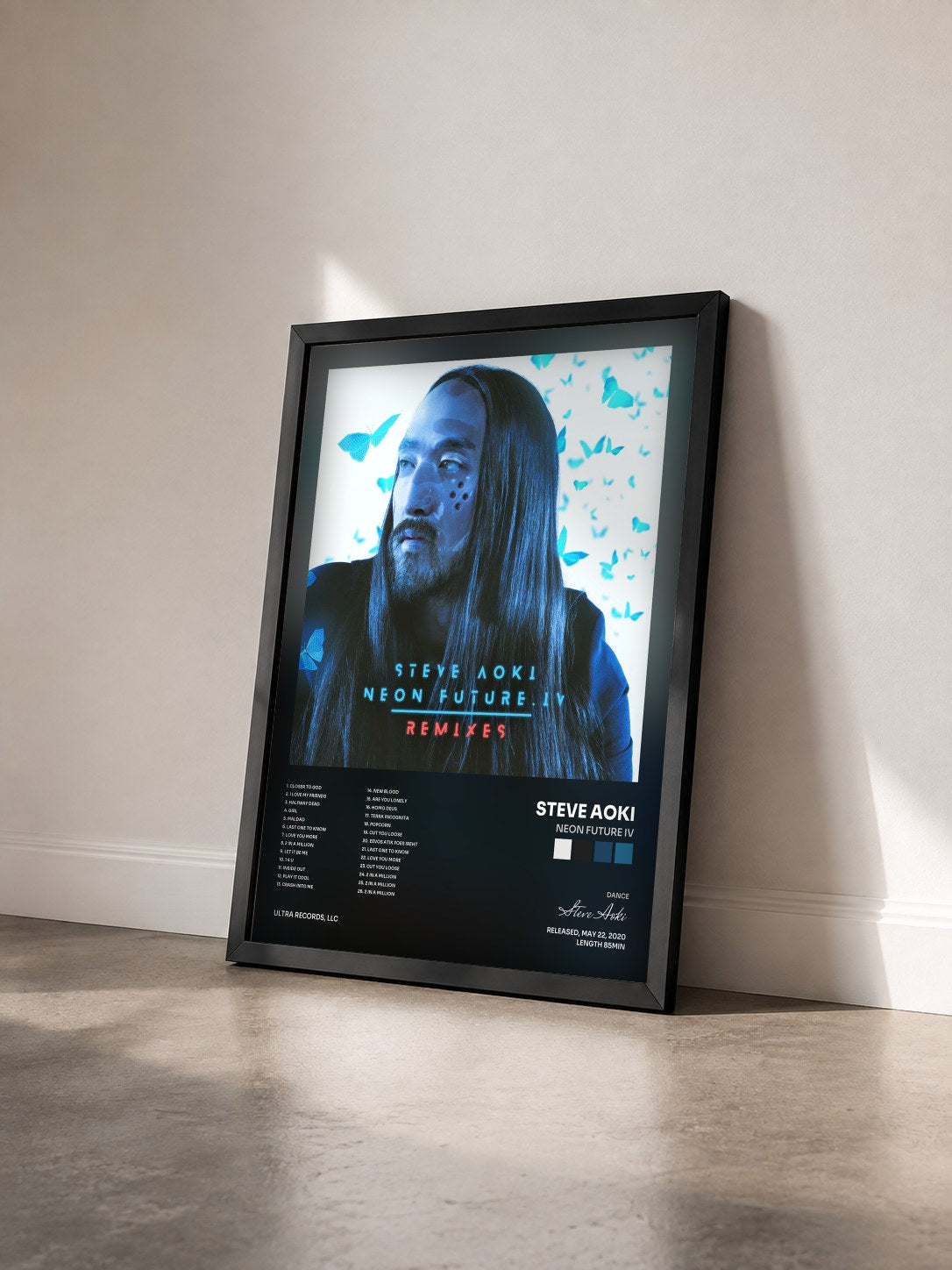 #noir Tableau de l'album Neon Future IV de Steve Aoki vu de trois quarts, cadre noir