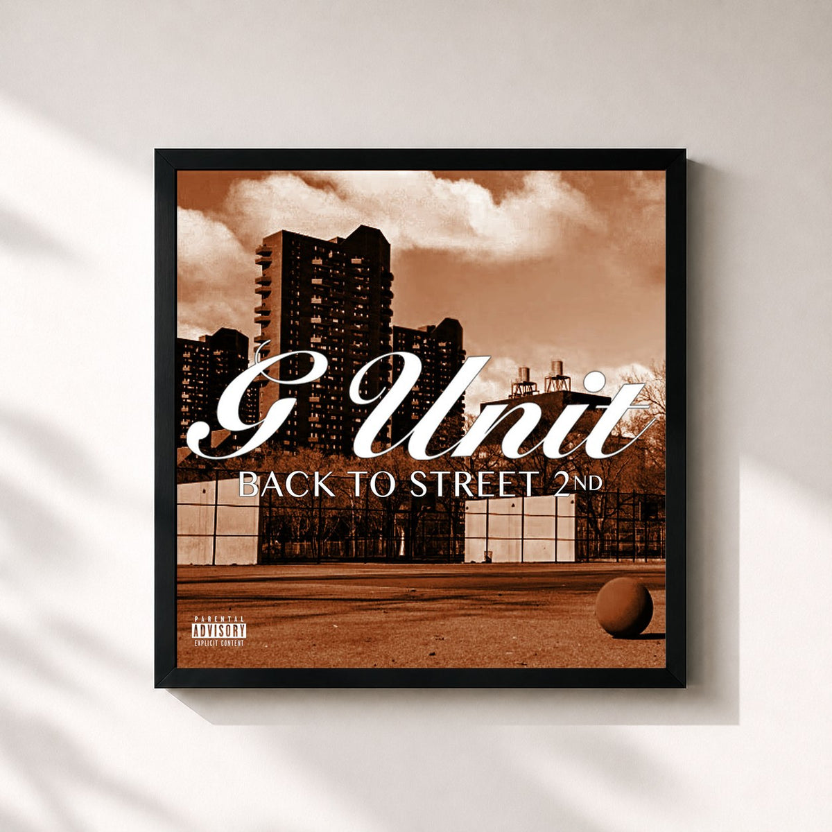 #noir Back To The Street 2 von G-Unit als quadratischer Kunstdruck, schwarzer Rahmen 32x32 cm