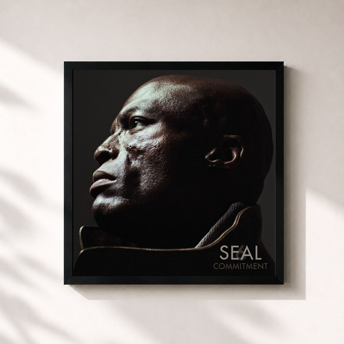 #noir 6: Commitment de Seal en lámina cuadrada enmarcada, marco negro de 32x32 cm