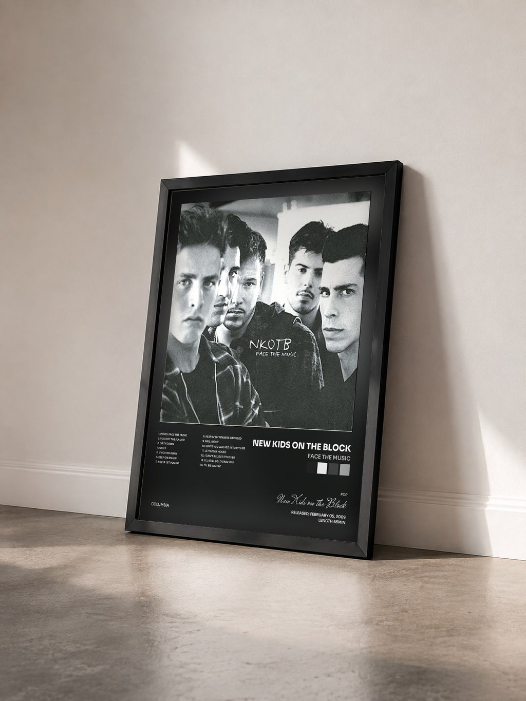 #noir Tableau de l'album Face The Music de New Kids on the Block vu de trois quarts, cadre noir