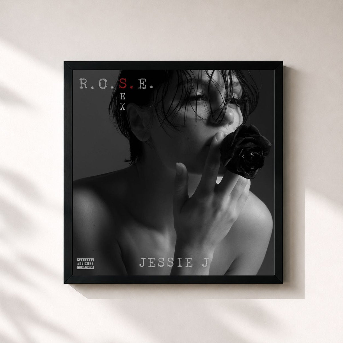 #noir Tableau carré de l'album R.O.S.E. (Sex) de Jessie J, cadre noir 32x32 cm