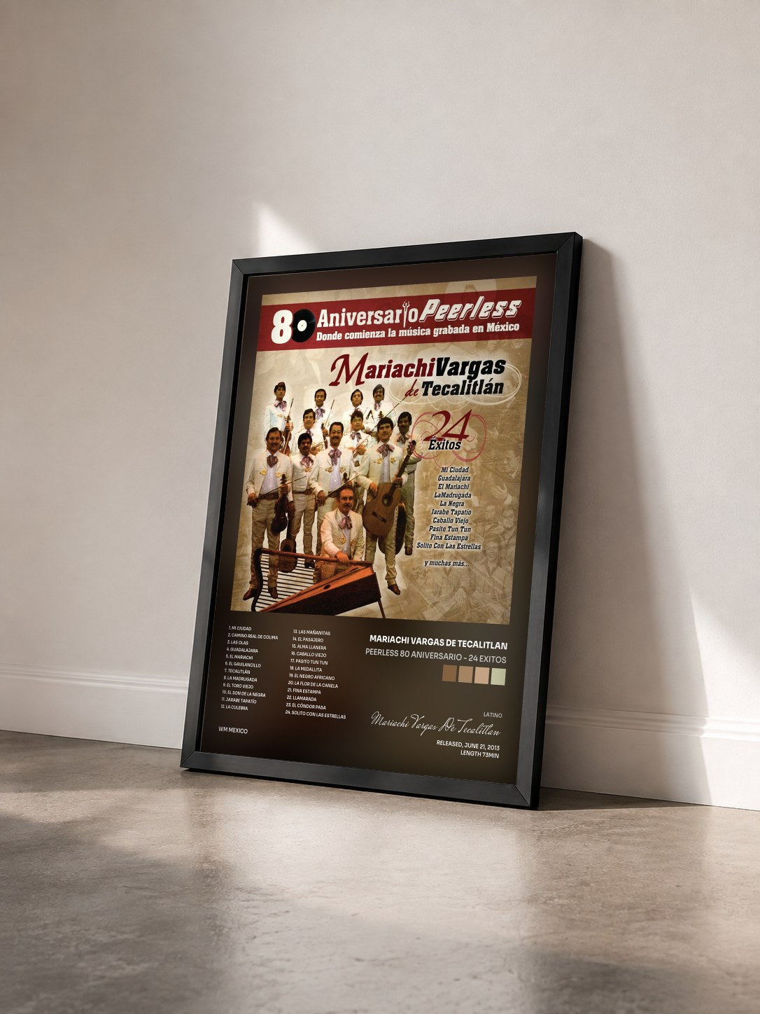 #noir Tableau de l'album Peerless 80 Aniversario - 24 Exitos de Mariachi Vargas De Tecalitlan vu de trois quarts, cadre noir