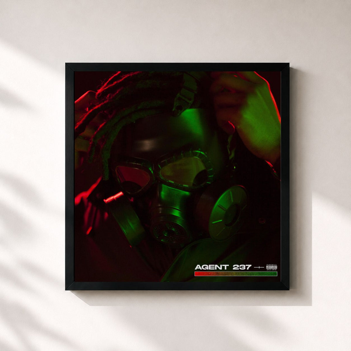 #noir Tableau carré de l'album Agent 237 de Yamê, cadre noir 32x32 cm
