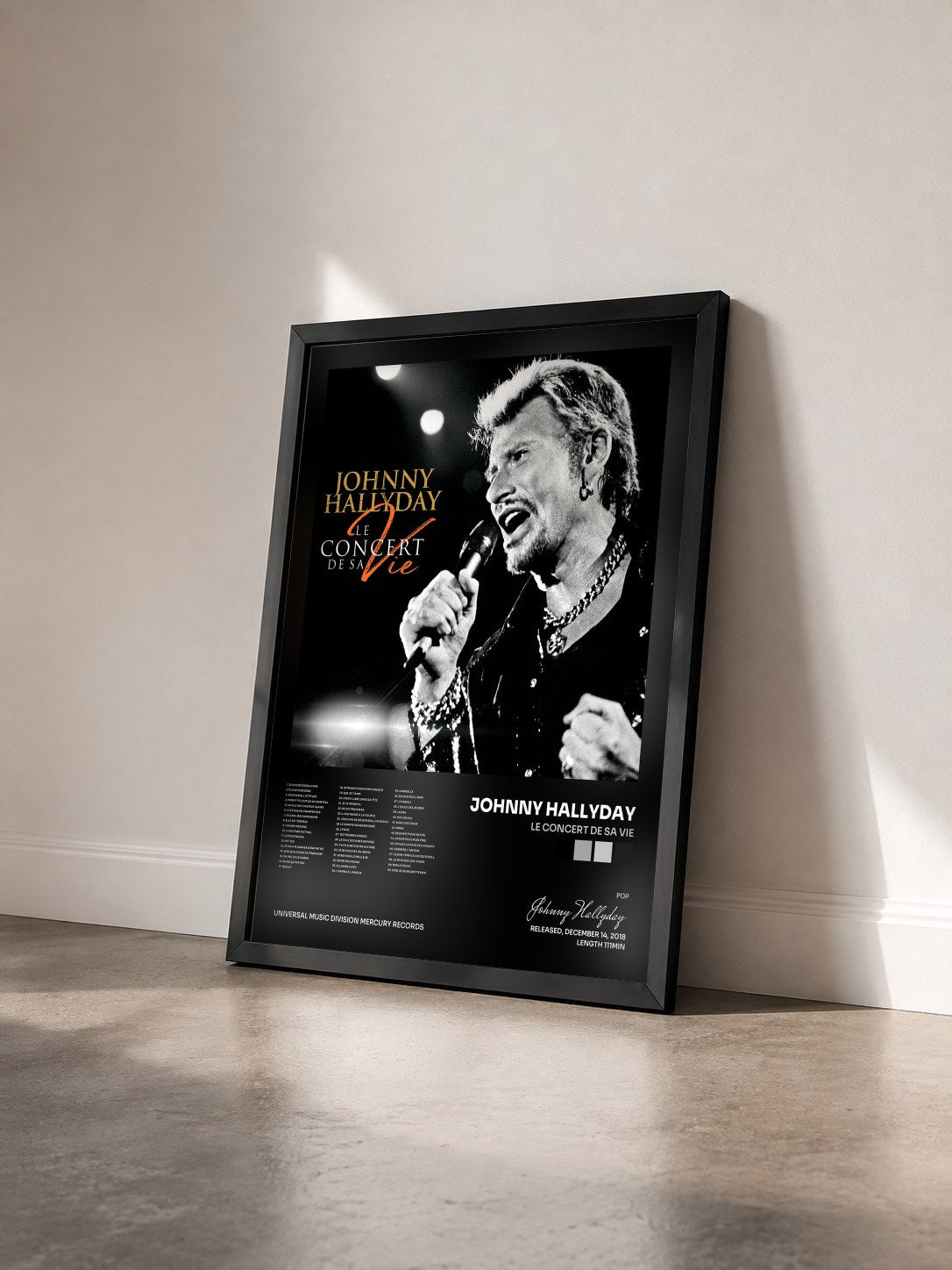 #noir Le concert di sa vie de Johnny Hallyday in stampa incorniciata vista di tre quarti, cornice nera