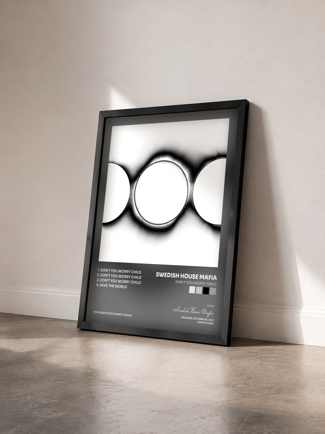#noir Tableau de l'album Don't You Worry Child de Swedish House Mafia vu de trois quarts, cadre noir